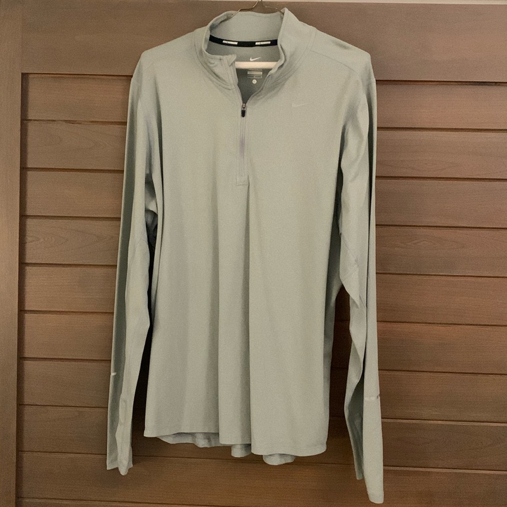 Gently Used Men’s Large Nike Half Zip